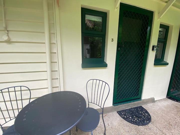 Rosella'S On Springbrook Hotel Exterior photo